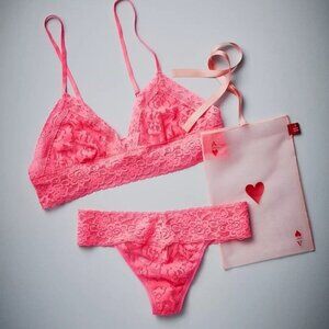 NWT S - By Anthropologie Lace Bra and Panty Set (NWT US$ 49)
